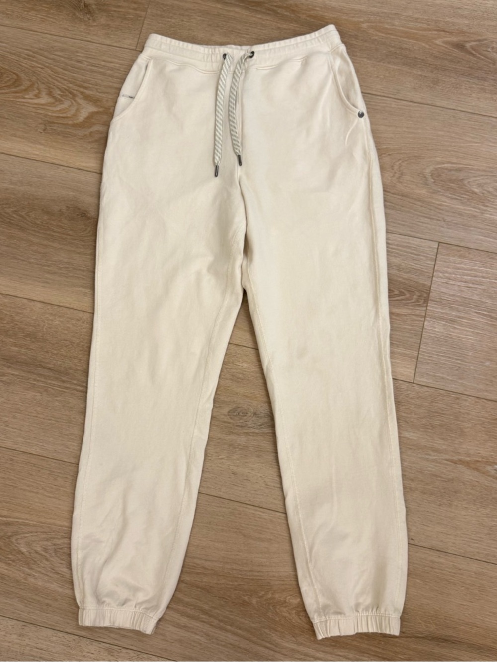 Vuori Women's Organic Cotton Joggers Pants Ivory Cream - Extra Small